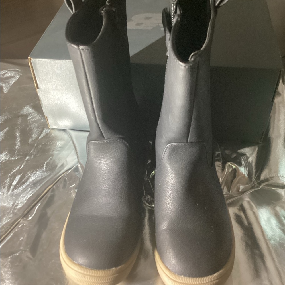 Black leather Osh Kosh boots